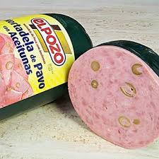 MORTADELA DE PAVO CON OLIVAS